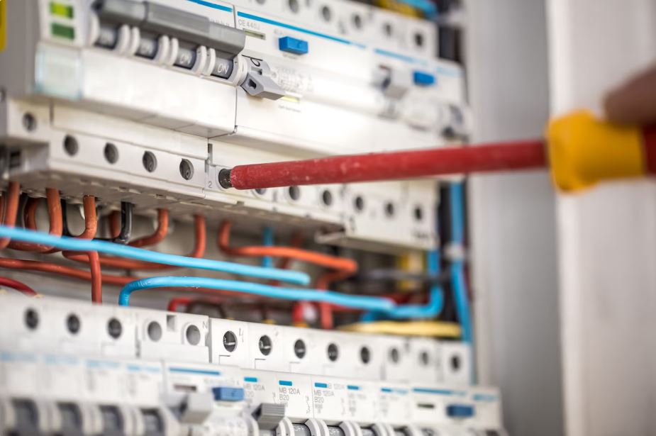 Instalaciones y reparaciones eléctricas